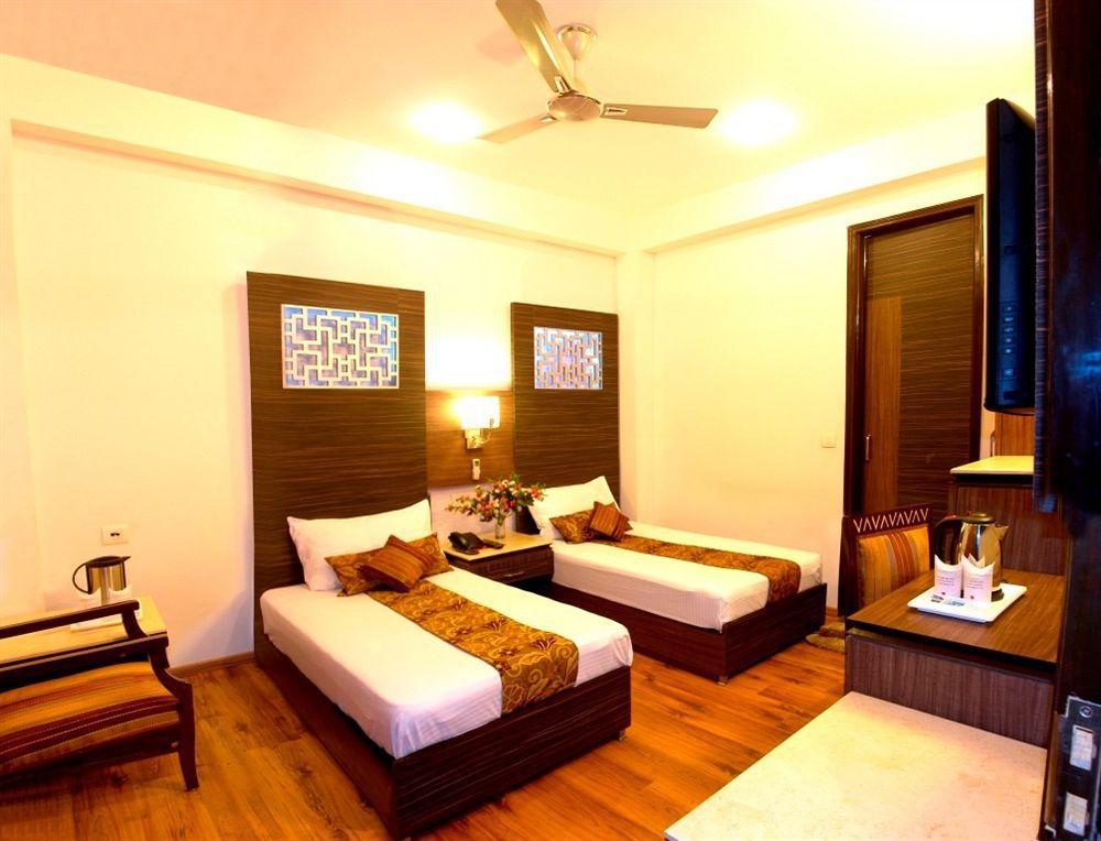 Hotel Sunstar Heights Delhi  Bagian luar foto