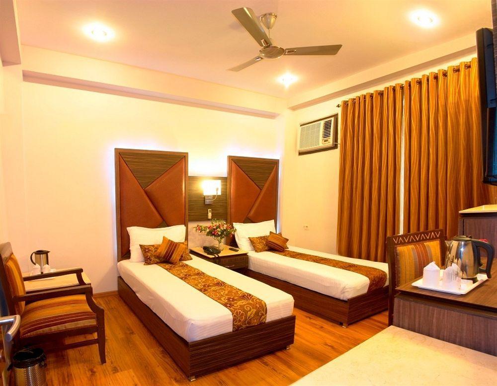 Hotel Sunstar Heights Delhi  Bagian luar foto