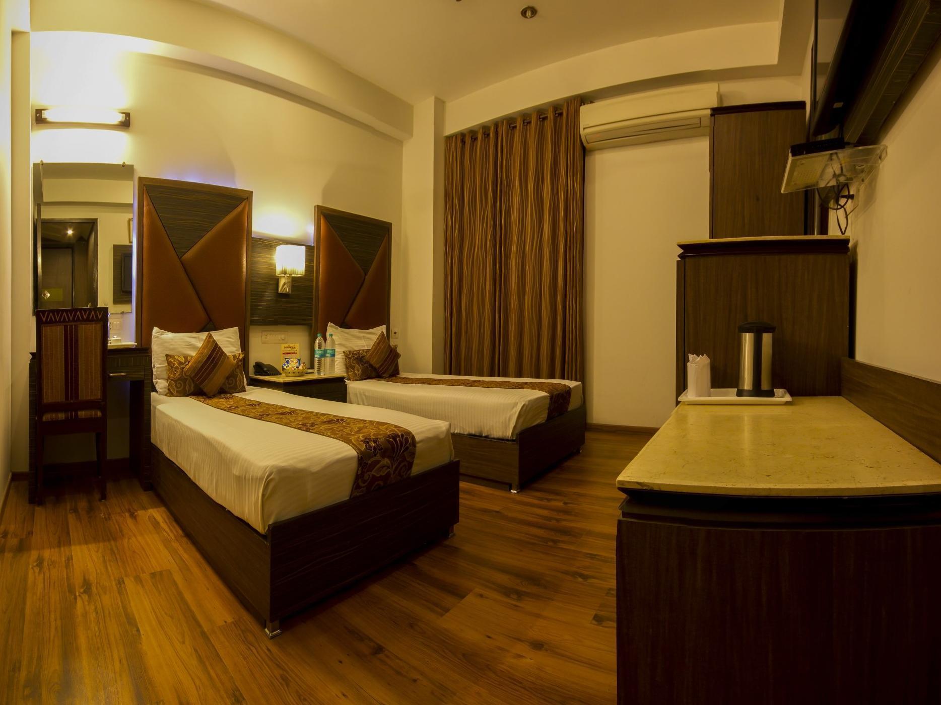 Hotel Sunstar Heights Delhi  Bagian luar foto