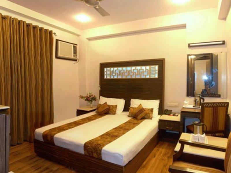 Hotel Sunstar Heights Delhi  Bagian luar foto
