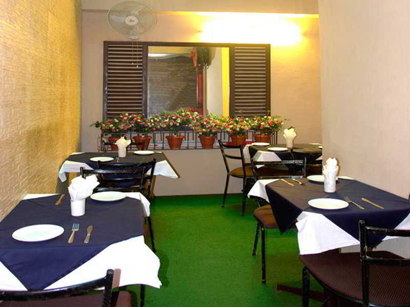 Hotel Sunstar Heights Delhi  Bagian luar foto