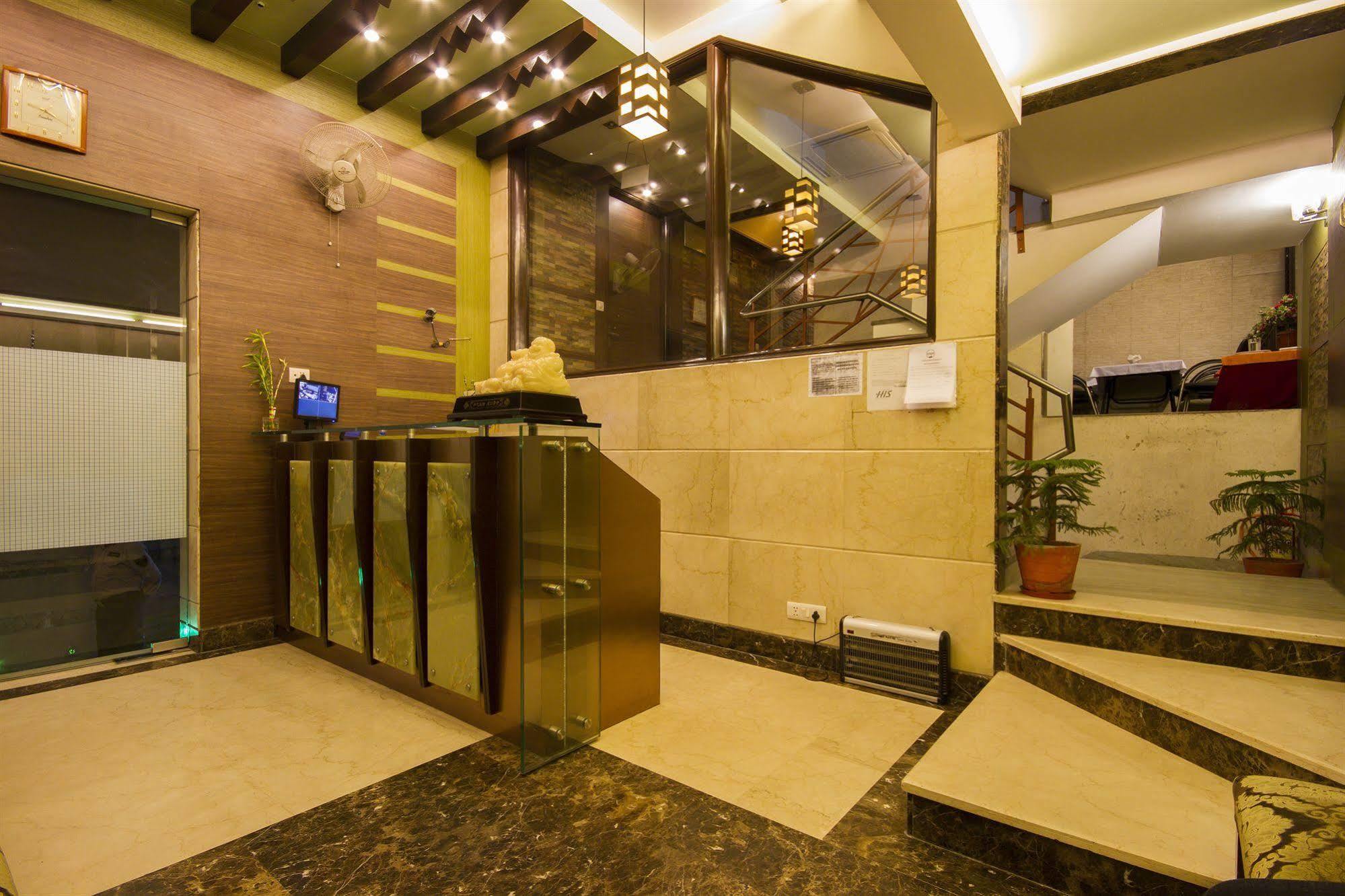 Hotel Sunstar Heights Delhi  Bagian luar foto