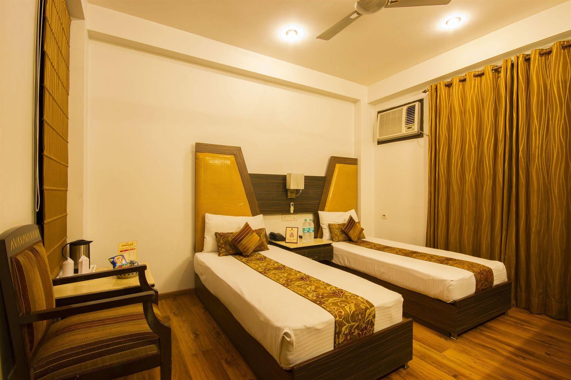 Hotel Sunstar Heights Delhi  Bagian luar foto
